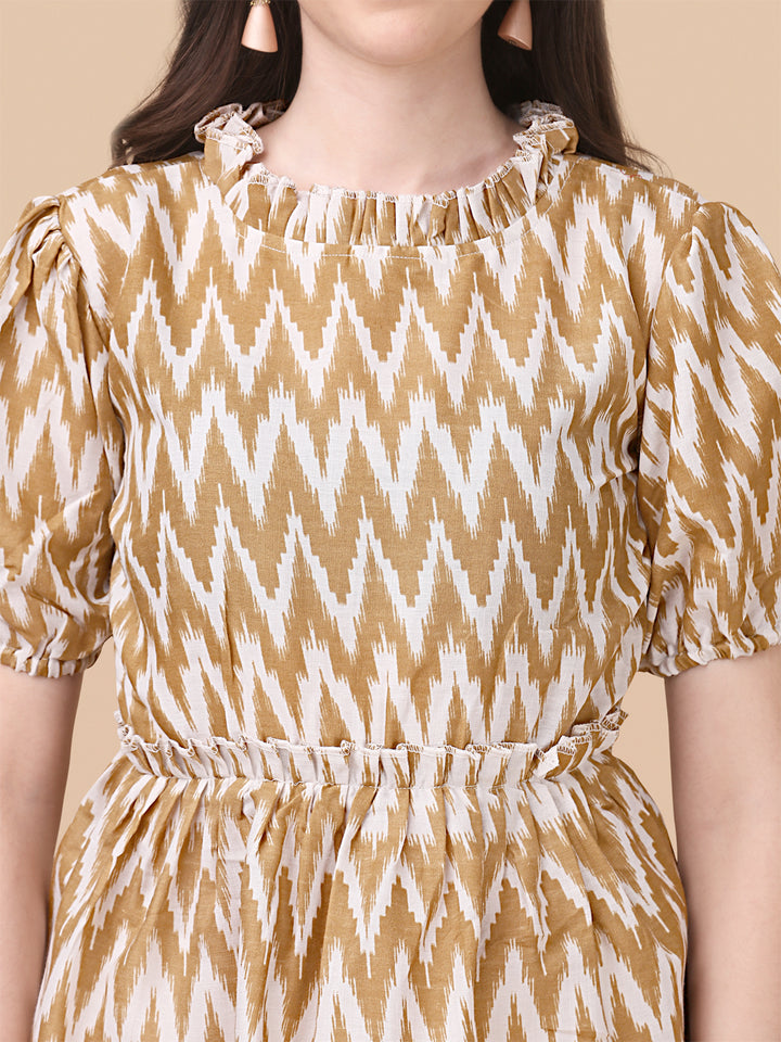 CHEVRON PRINTED TOP - BEIGE