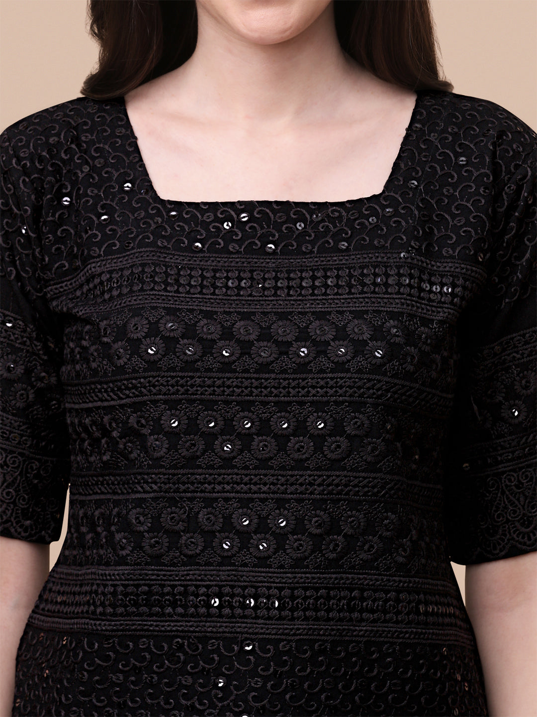 EMBROIDERY FANCY TOP - BLACK