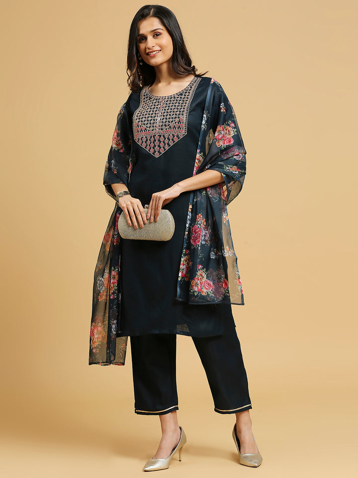 ELEGANT KURTA PANT SET