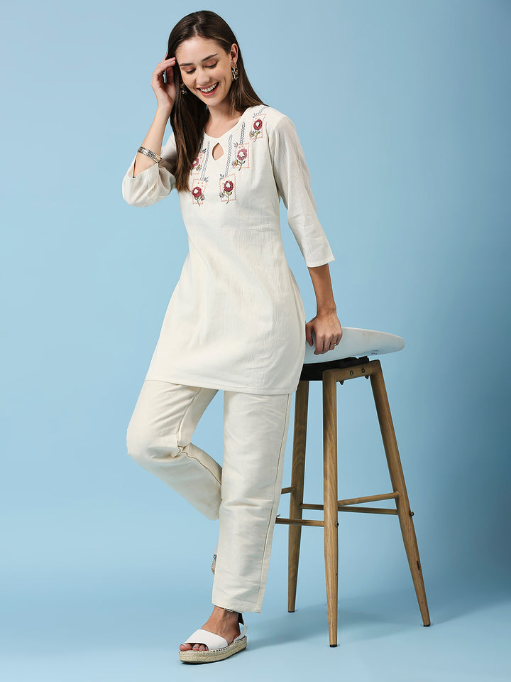 EMBROIDERY CO-ORD SET WITH KEY HOLE NECK