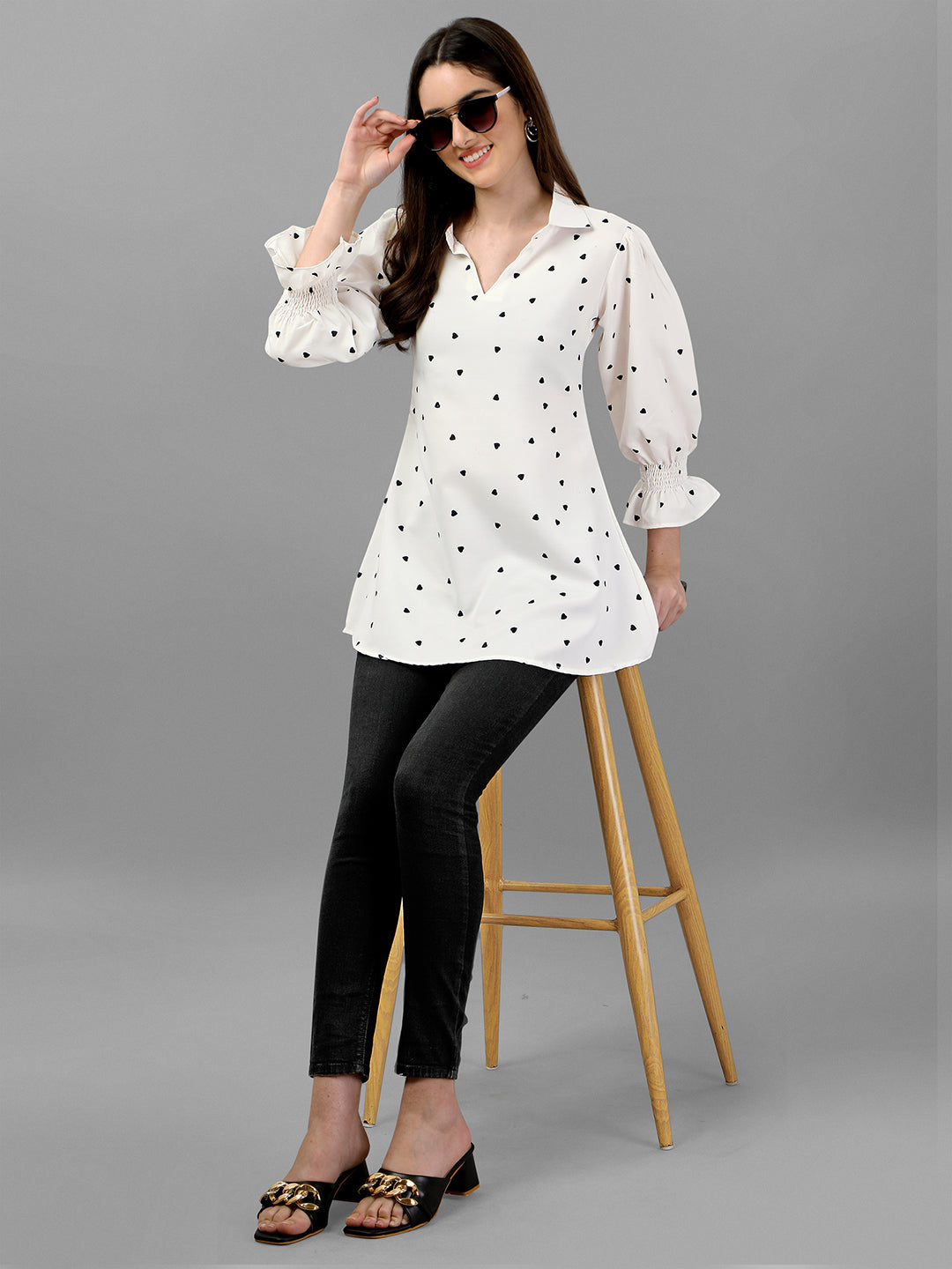 HEART PRINTED COLLAR TOP